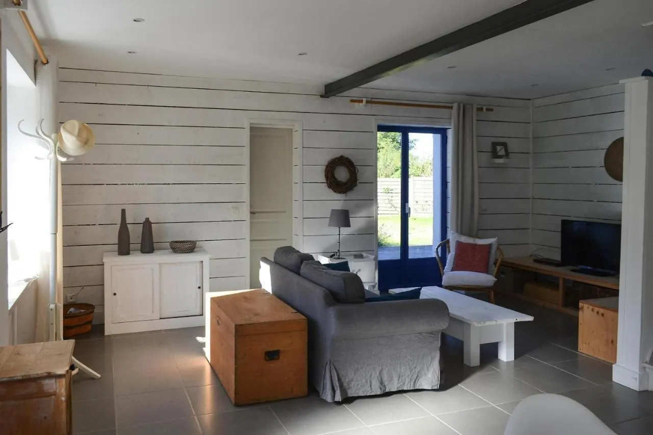 Comfortable Holiday Home With Enclosed Garden Locquirec
