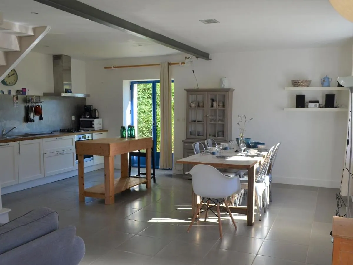 Comfortable Holiday Home With Enclosed Garden Locquirec
